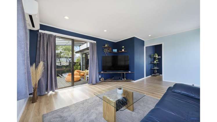 2/221 Waitemata Drive Ranui_1