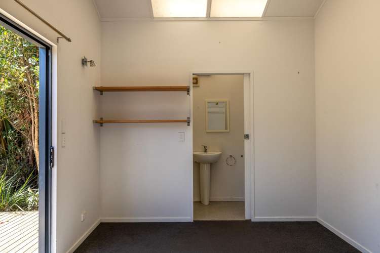 11 Natzka Road Ostend_26