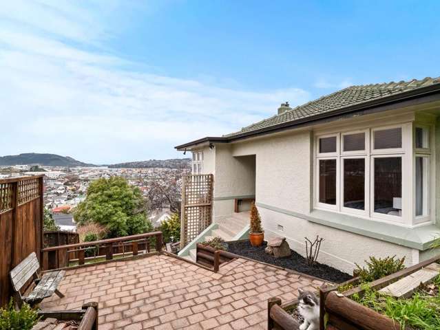 Elevated Family Living in Popular Kew