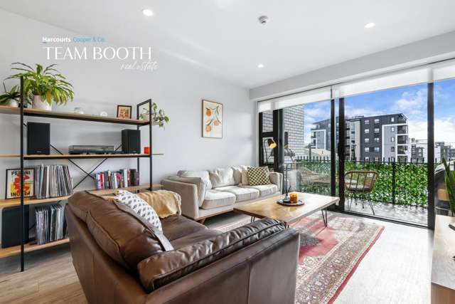 All Day Sun! Superbly Located! Mins to City!