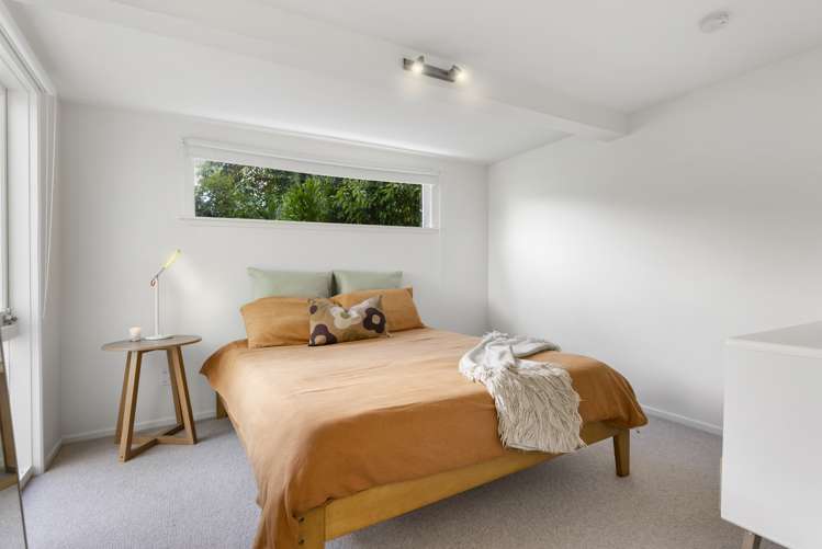 8 Shanaway Rise Hillcrest_13