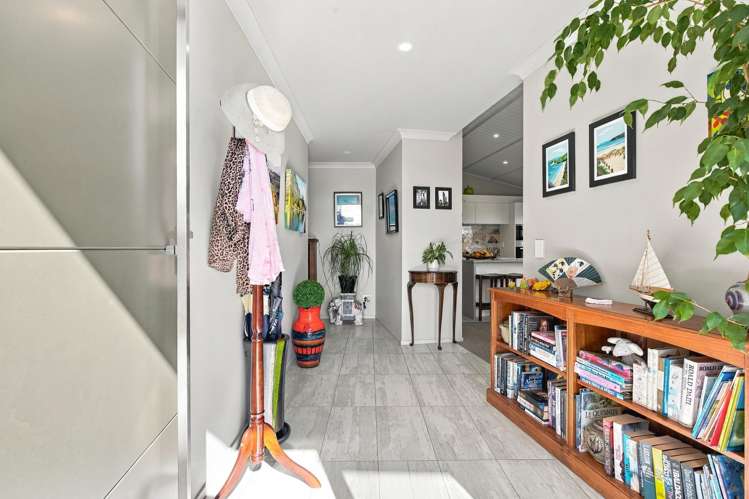 15 Noumea Drive Rangatira Park_4