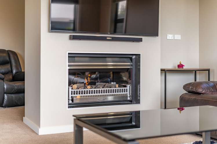 51 Endeavour Drive Whitby_8