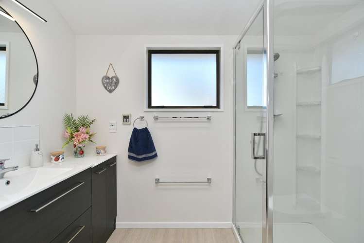 63 Trafford Street Harewood_18