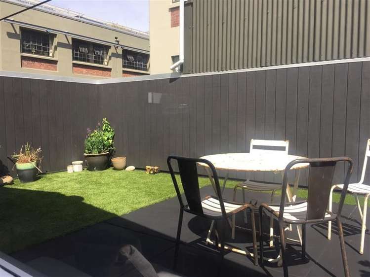 8p Egmont Street Te Aro_16