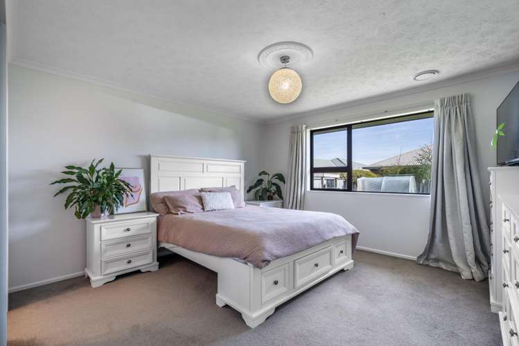 700 Queens Drive Waikiwi_8