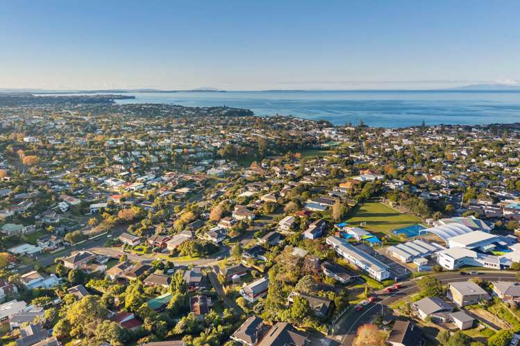 56 Mayfair Crescent Mairangi Bay_54