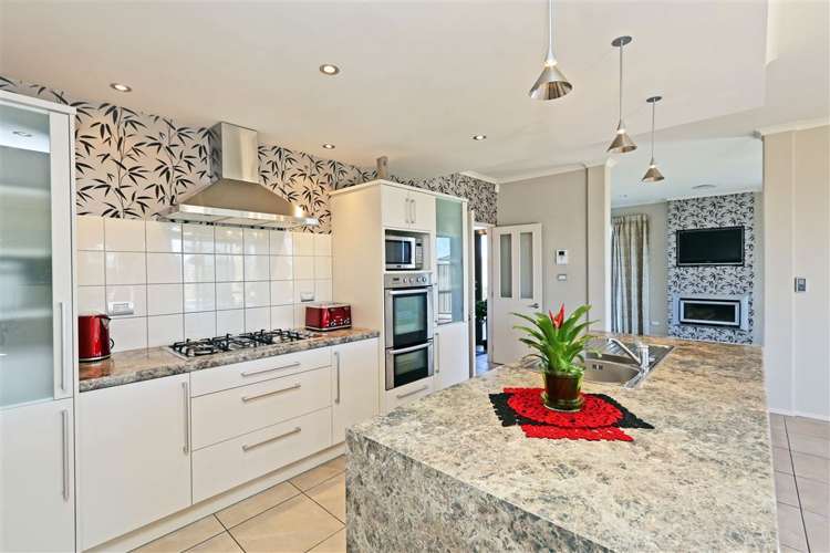 11 Lardon Place Frimley_8