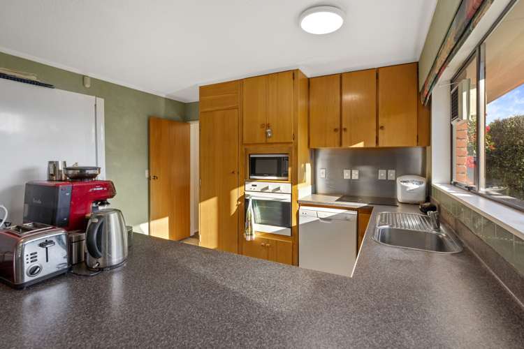 22 Mcenroe Grove Naenae_7