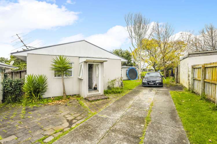 47 Flat Bush Road Clover Park_12