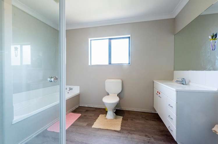 6 Erlestoke Crescent Churton Park_9