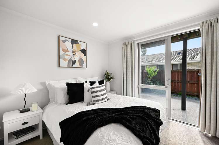 1/6 Page Place Hamilton East_11