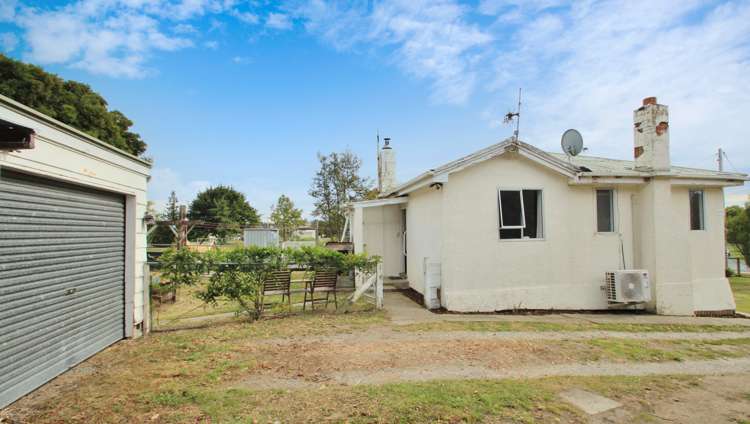 14 Oxford Street Gore Surrounds_14