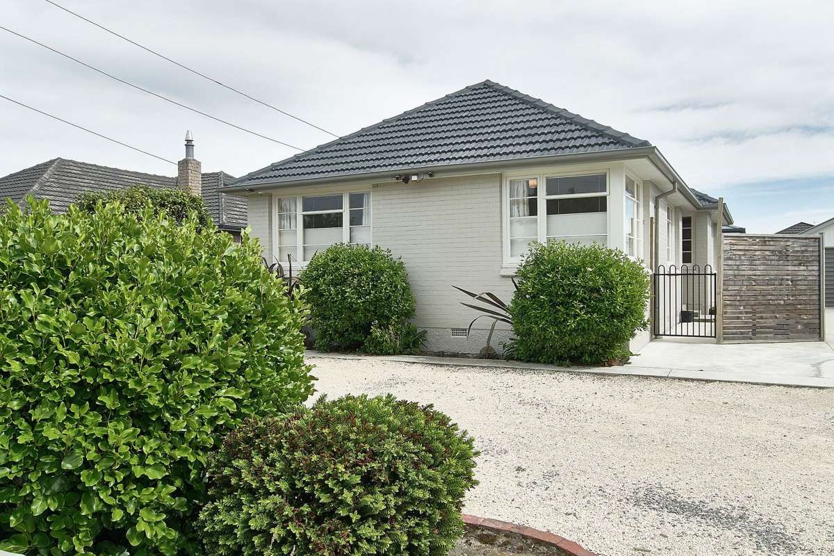 Sunny 4BR Home in Bryndwr 1