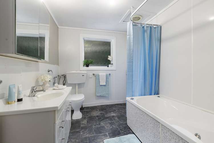 7 Onepoto Road Titahi Bay_13