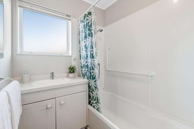 130M Lakeside Drive Orewa_16