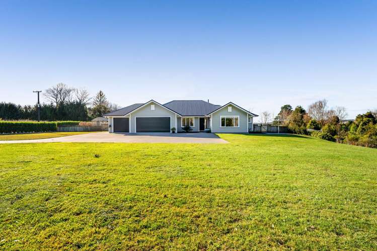 1199 Egmont Road Egmont Village_2