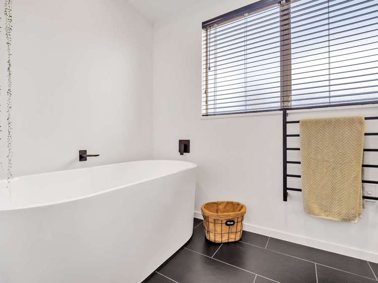 88 Dixon Road Glenview_13