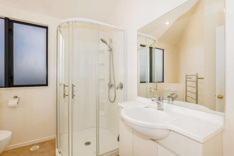 10 Signallers Grove Strathmore Park_19