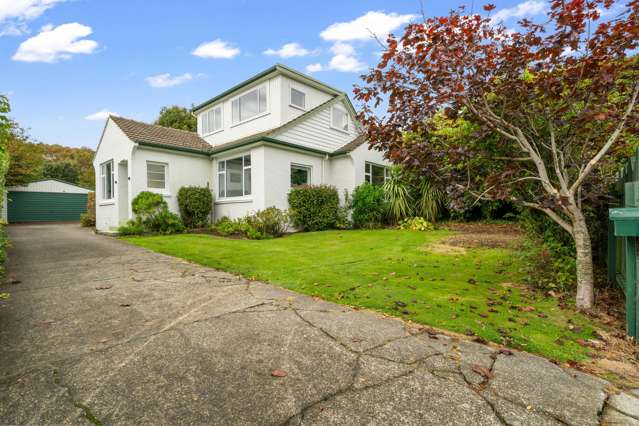 Spacious Living & Garaging