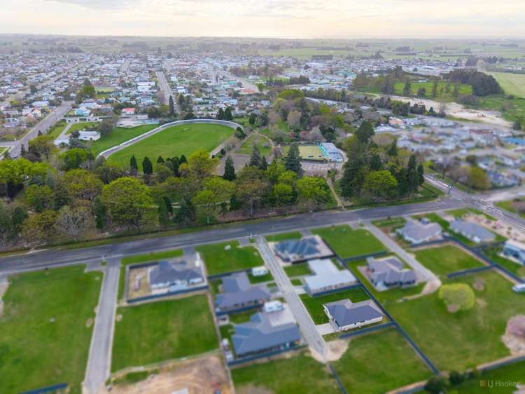 3 Strawberry Lane Waimate_32