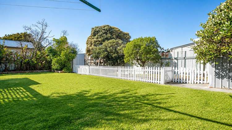 38 Norfolk Crescent Otaki Beach_11