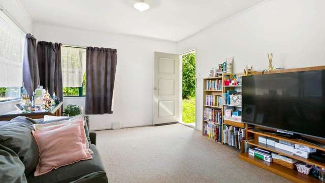 2/2 Lyttelton Avenue Forrest Hill_3