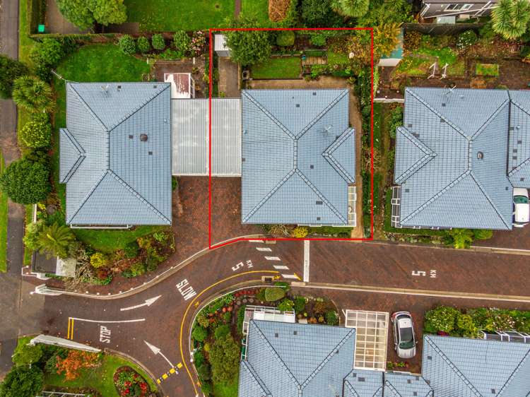 2/10 Gerard Way Saint Johns_14