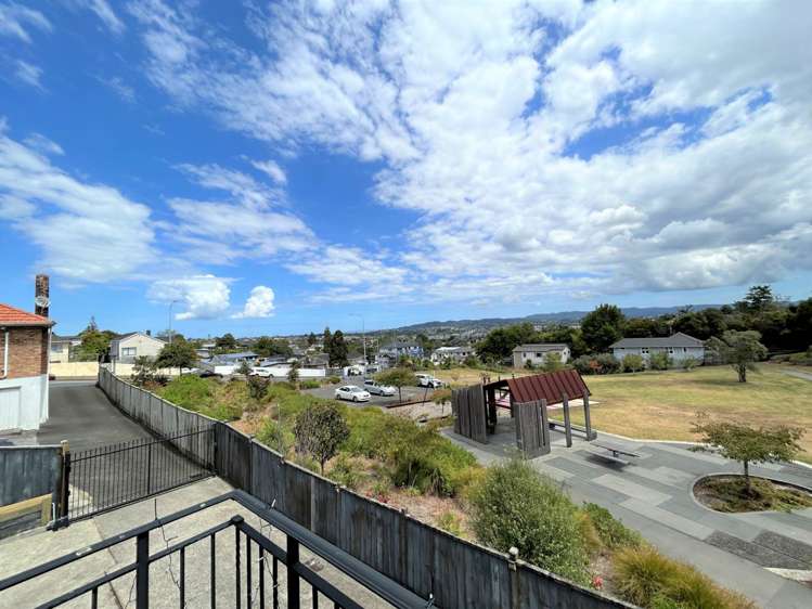 82 Tiverton Road New Windsor_21