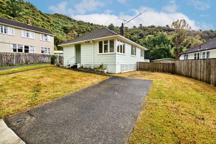 14 Boyd Grove Naenae_12