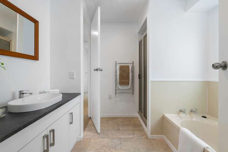 14 Waiora Road Stanmore Bay_14