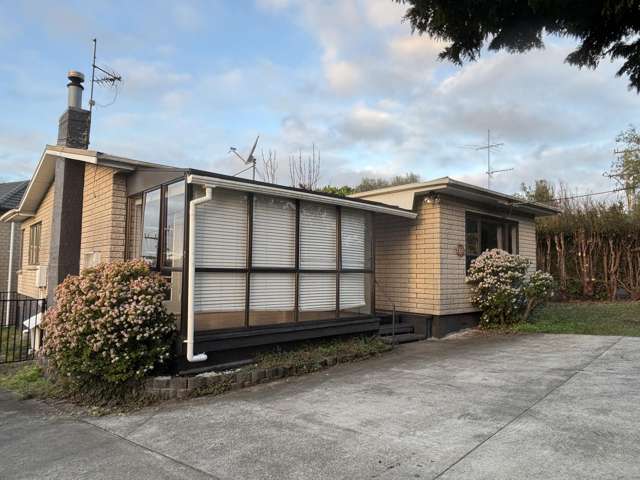Sunny Three bedroom Home in Totara Vale