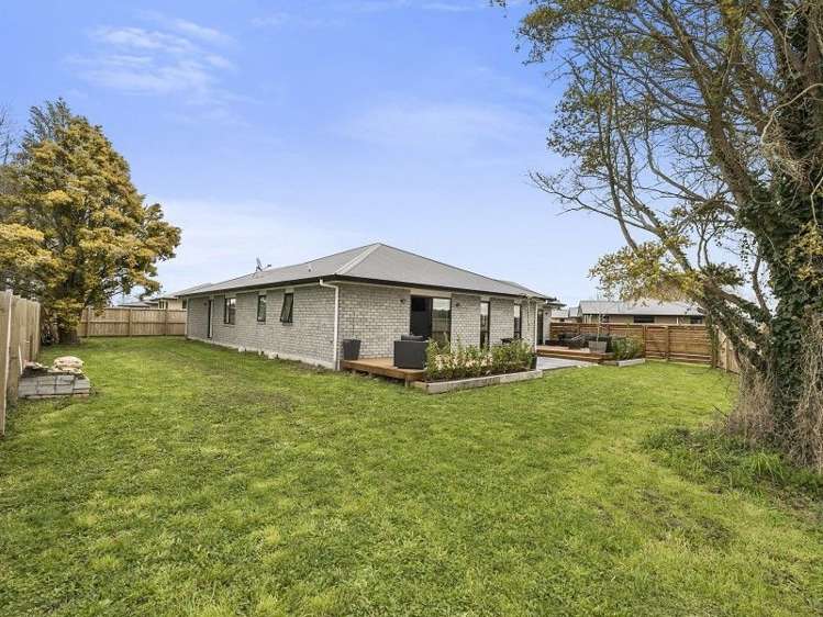 1/11 Errol Close Burbush_22