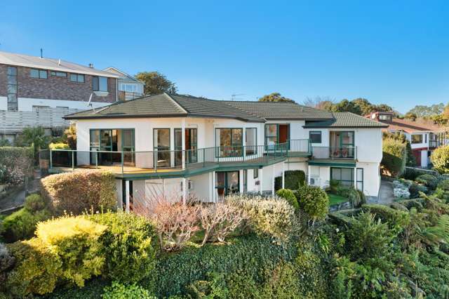 Spacious Family Living With A View..