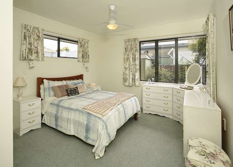 36 Willow Avenue Stoke_11