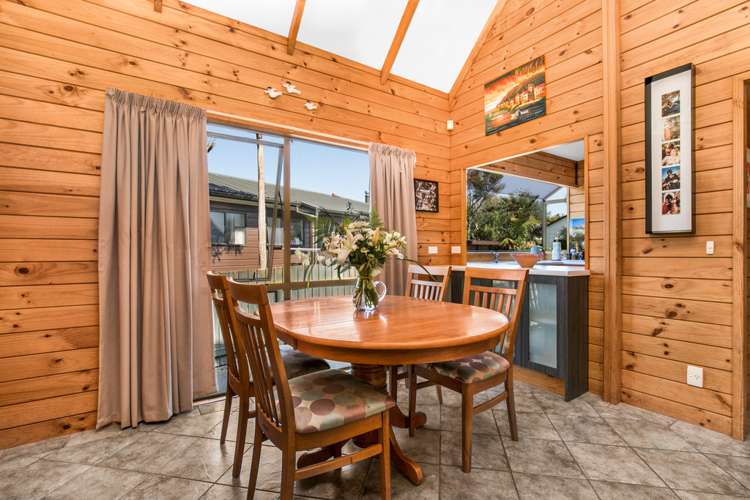 4 Hadley Wood Drive Wattle Downs_4