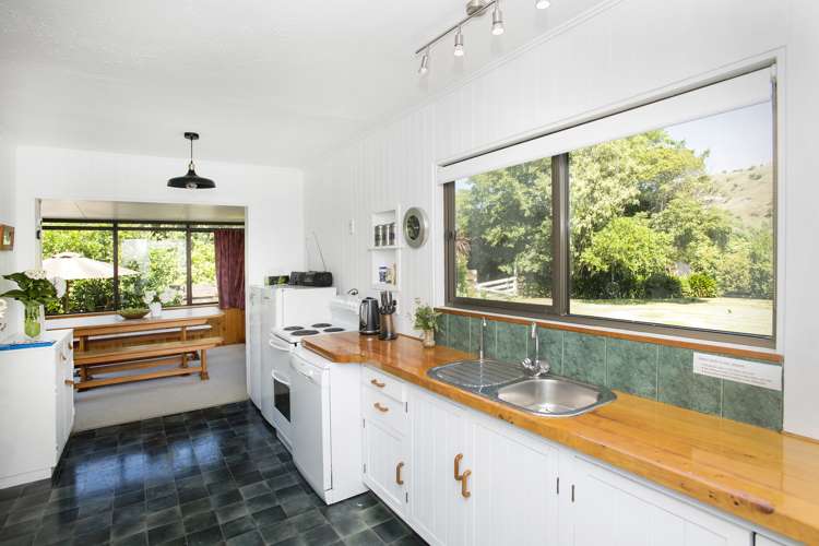 36 Lloyd George Road Wainui_8