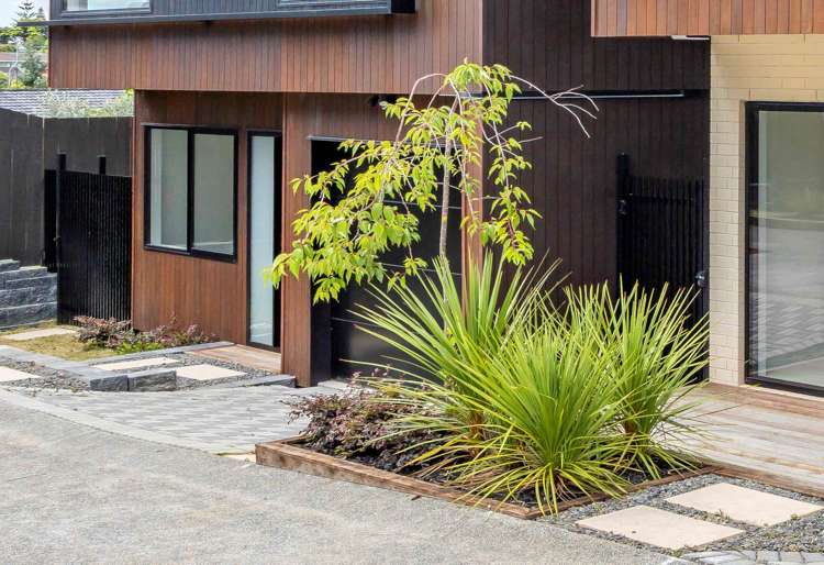11D Rene Place Sunnyhills_17