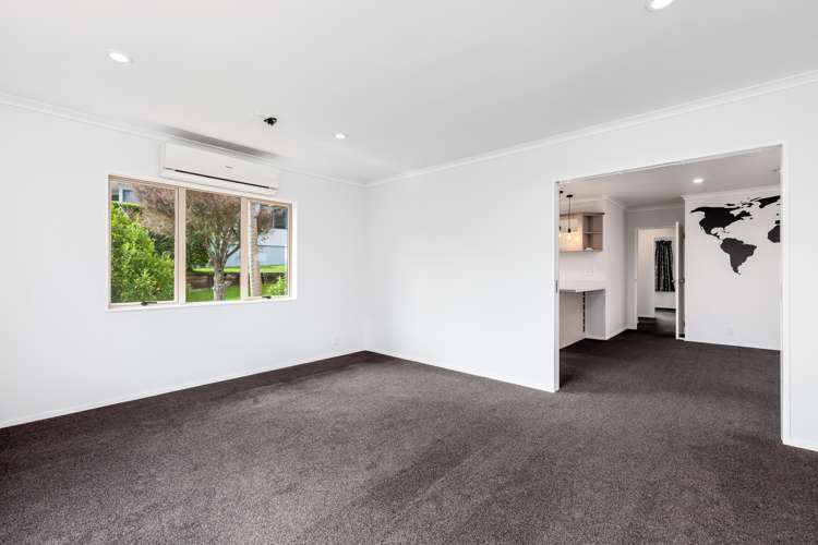 82 Rivervale Grove Stanmore Bay_13