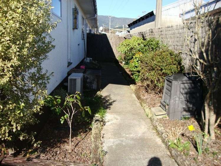 4/13 Derby Street Stoke_6