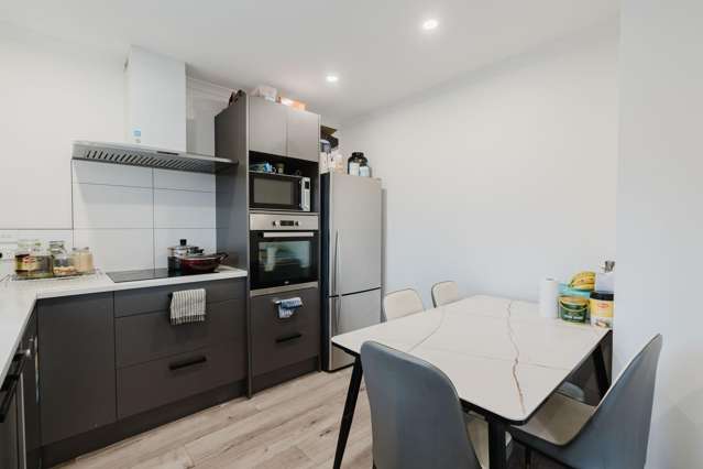 2/70 Cameron Road Hamilton East_1