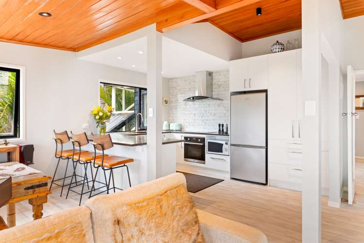 19 Cascade Avenue Waiatarua_9