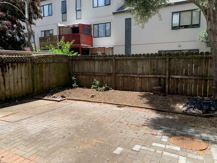 18/12 Ambrico Place New Lynn_8