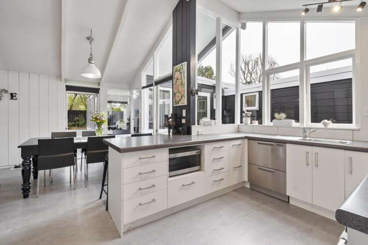 28 Moerangi Street West End_11