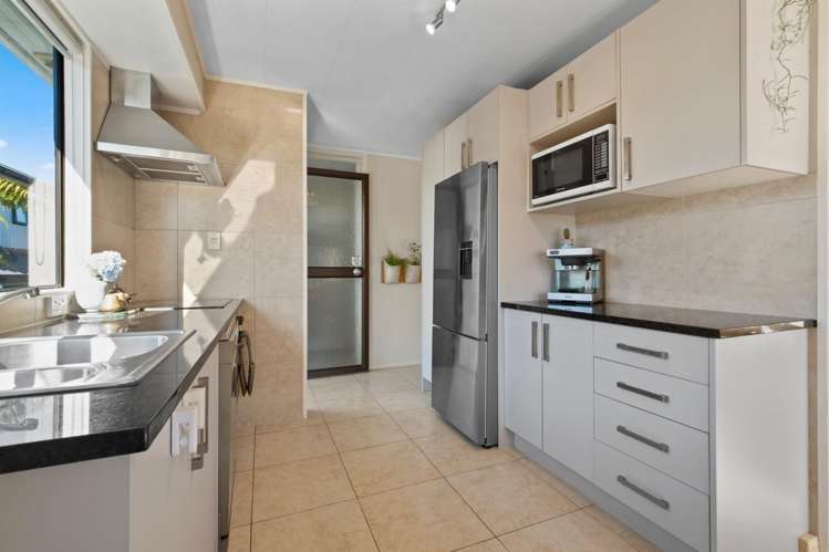 2/2 Yee Place Mount Wellington_10