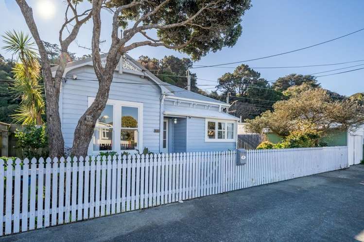 35 Riddlers Crescent Petone_1