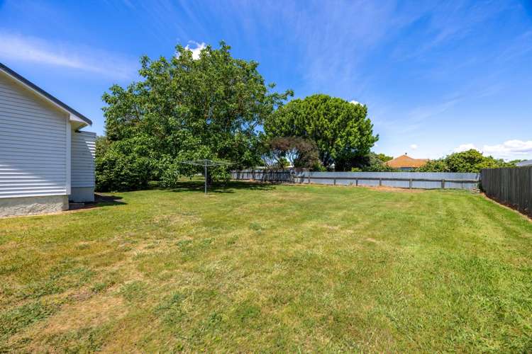 1213–1225 Cunningham Crescent Mayfair_3