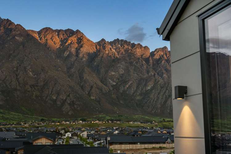 8 Southdown Road, Hanley's Farm Jacks Point_23