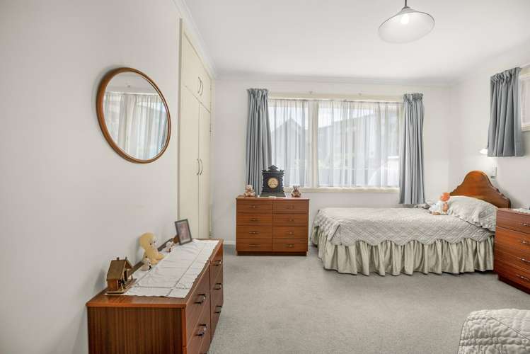 1A Colin Grove Hutt Central_10