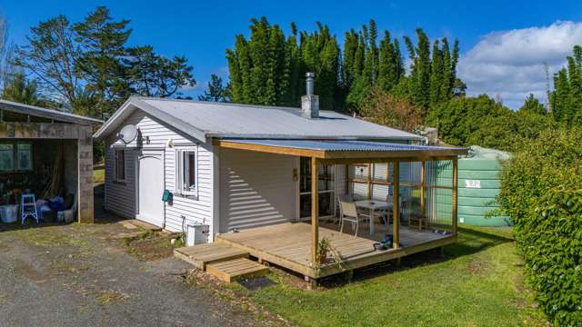 Cosy Country Cottage - Just Minutes to Town!